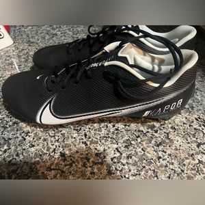 Size 14.5 men’s football cleats, brand new only tried on and never worn.
